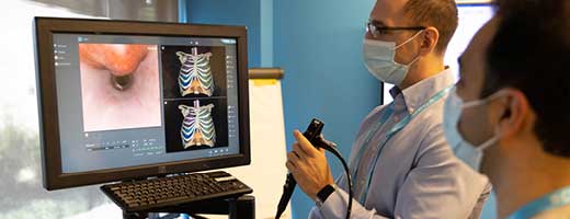 learner in a bronchoscopy course